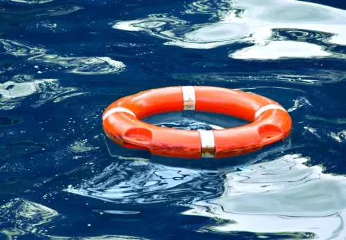 Тонкая ловушка доброты: почему желание спасать других становится клеткой для самого себя