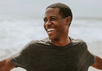 Немного ласки, и ты уже лучше: как поддержка друзей влияет на характер и счастье