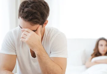 «Язык прикуси, но не рассказывай»: почему мужчины молча терпят боль в постели