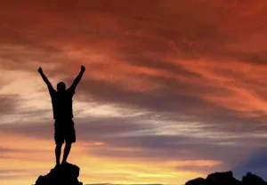 Обретение счастья на перепутье: как вера, сомнение и традиция переплетаются в человеческой душе