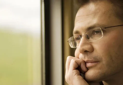 Когда близость оборачивается пустотой: тайный сценарий отчуждения в семье и любви