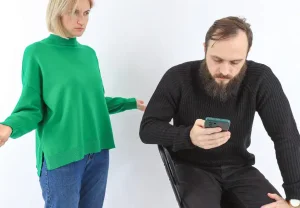 Почему мы верим чужому лицу и проигрываем себя: тайная карта власти, спрятанная в гендере