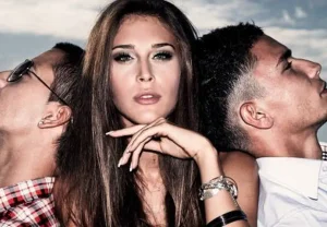 Трещина в зеркале: почему одни принимают измену, а другие разрушаются от неё?