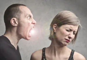 Почему после некоторых разговоров хочется спать: как люди тихо похищают чужую энергию и что с этим делать