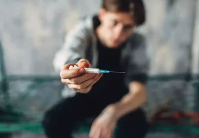 Запретный плод вовлекает: что на самом деле толкает подростков к грани зависимости