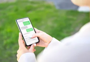 Почему родительские чаты вызывают у нас тревогу: скрытая психология раздражения и как её победить