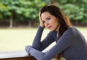 Почему мы остаёмся себе незнакомцами: тайные механизмы забвения и искусства самопознания