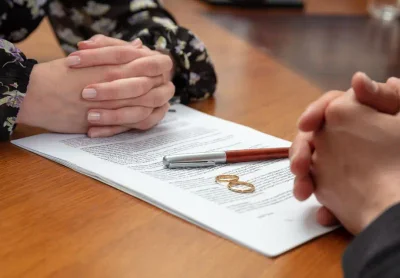 Деньги в семье: невидимый маятник, который качает любовь (и почему его боятся обсуждать)