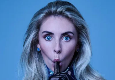 За стеклом скандала: как секс-челленджи Бонни Блю оголяют тайные пружины современной души