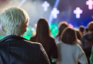 Тайные механизмы заманивания в секты (и почему может попасть каждый)