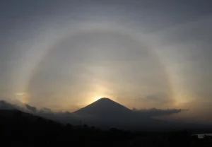 Почему любовь не делится по билетам: тайная математика родительского сердца
