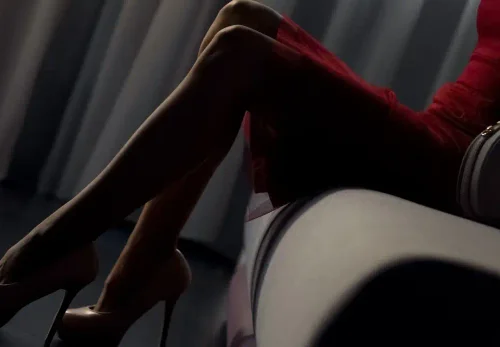 Там, где огонь греет двоих: как не стать чужим в собственных отношениях