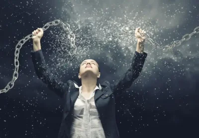 Когда разум в плену: почему люди не уходят из сект и как спасти того, кто попал в ловушку