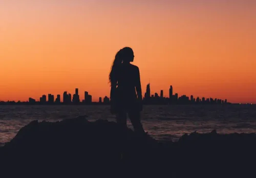 Почему голос внутри так тих — и как позволить ему звучать громче? Психология уверенности в собственном мнении