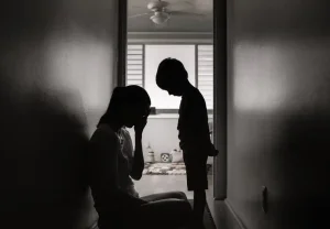 Когда мать есть, но её нет: тайны "живой пустоты" и их отзвук в жизни ребёнка