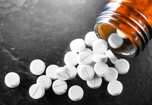 Когда таблетки гонят чертей: как популярное обезболивающее пришлось кстати для врачебных басен