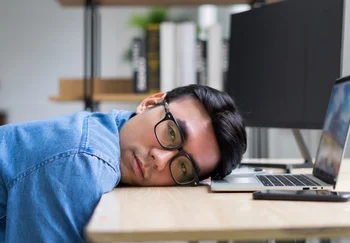 Когда искусственный интеллект не только увольняет, но и лишает сна: почему AI — это депрессия XXI века