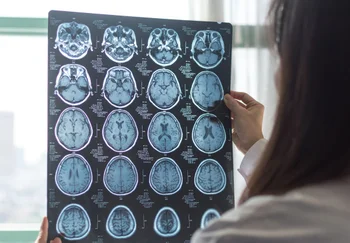 Пожилой мозг и злая еда: как бургер приближает старость быстрее, чем жизнь на пенсии