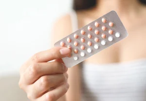 Платить за любовь: как запреты на аборты делают контрацепцию дороже в глазах студенток