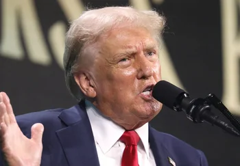 "Самодисциплинированные апостолы Трампа: почему американцы тянутся к "культовым" лидерам?"