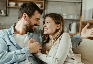 Феминизм против инфантильных обид: как вера в равенство помогает выжить после эмоционального голода детства и не сойти с ума в отношениях