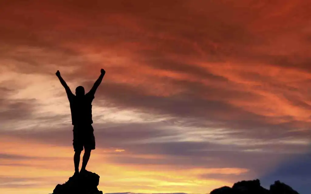 Обретение счастья на перепутье: как вера, сомнение и традиция переплетаются в человеческой душе