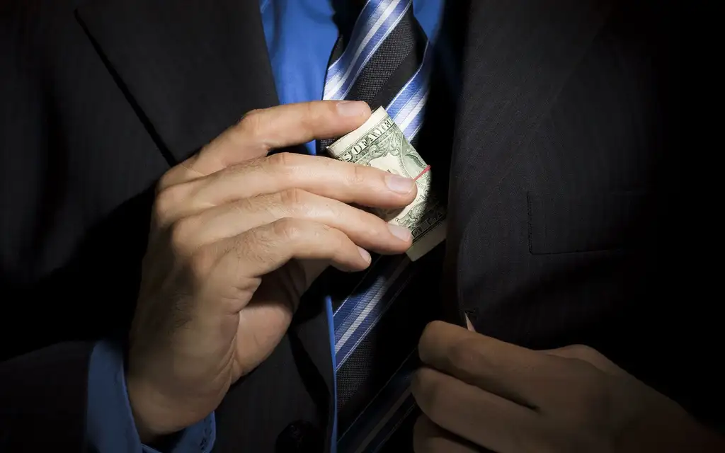 Тайные резервы любви: почему мы скрываем деньги от самых близких