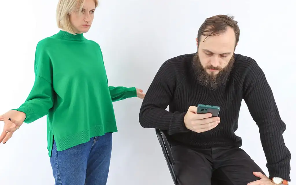 Почему мы верим чужому лицу и проигрываем себя: тайная карта власти, спрятанная в гендере