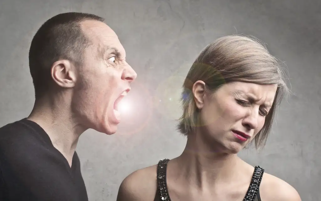 Почему после некоторых разговоров хочется спать: как люди тихо похищают чужую энергию и что с этим делать