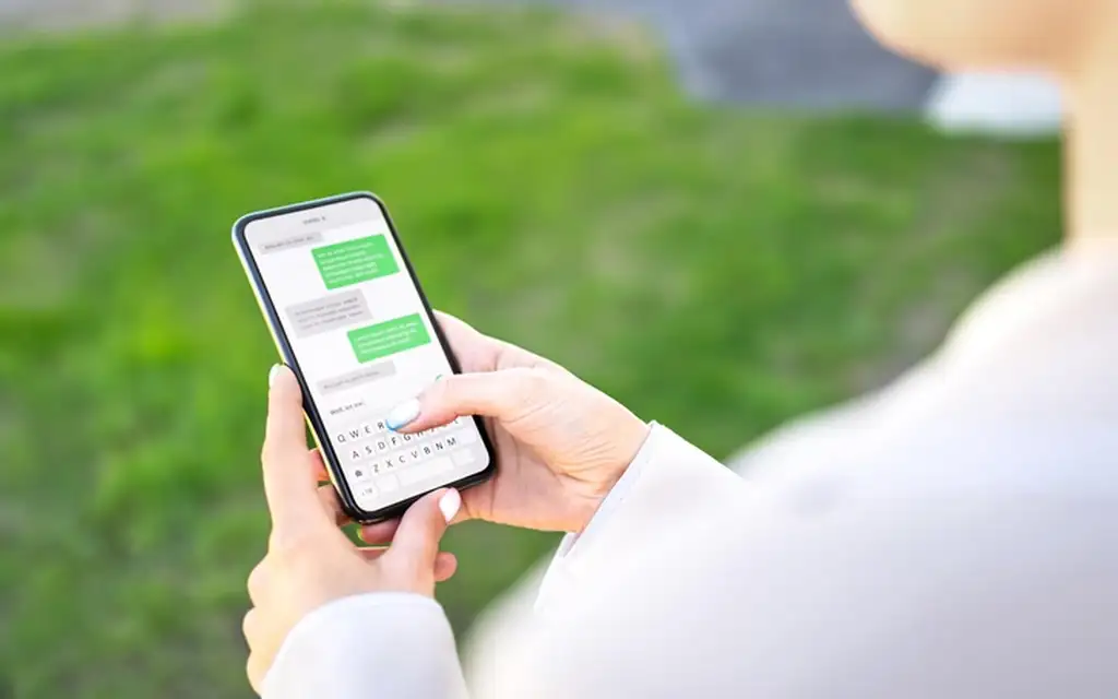 Почему родительские чаты вызывают у нас тревогу: скрытая психология раздражения и как её победить