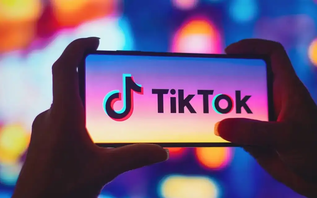 Почему мы боимся своих симптомов: как эпоха TikTok выращивает невидимую тревогу
