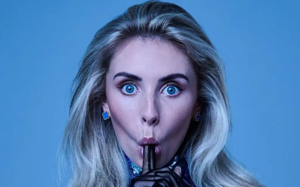 За стеклом скандала: как секс-челленджи Бонни Блю оголяют тайные пружины современной души